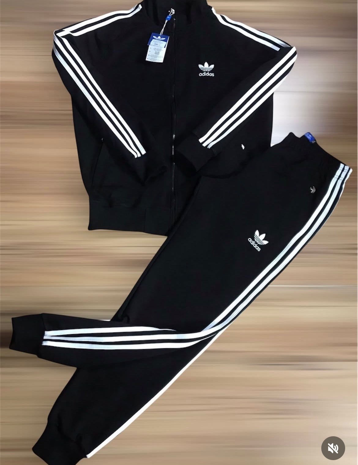 Спортивний костюм adidas
