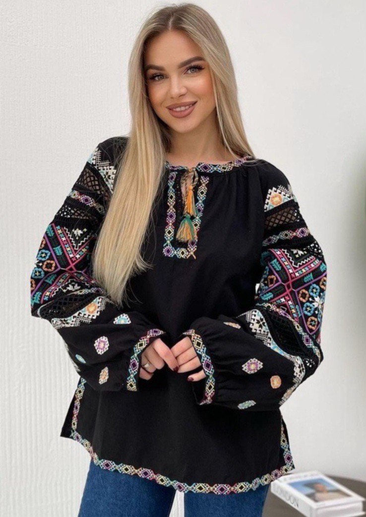 Вишиванка жіноча чорна